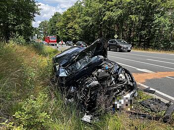 Zwei Schwerverletzte nach schwerem Unfall bei Pommersfelden Zwei Schwerverletzte nach schwerem Unfall bei Pommersfelden