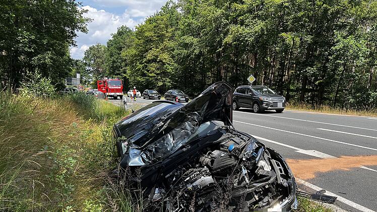 Zwei Schwerverletzte nach schwerem Unfall bei Pommersfelden