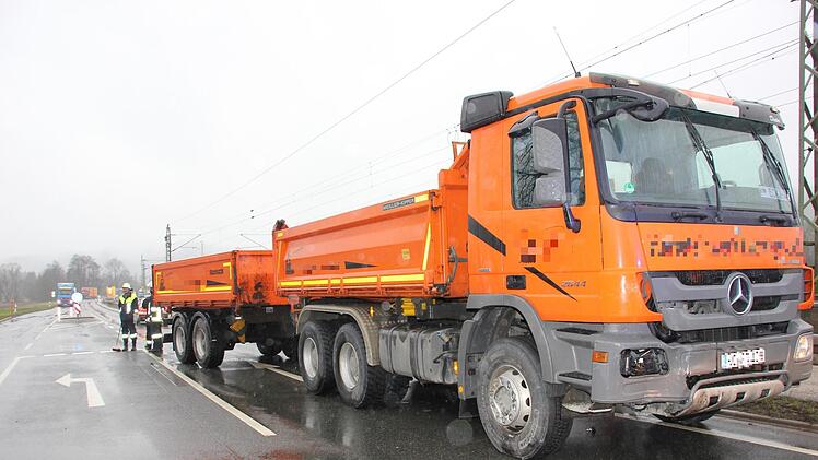 Am Lkw entstand ein leichter Schaden. Foto: Andreas Schmitt