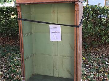 Einen alten Schrank an die Straße zu stellen und zu hoffen, dass ihn jemand gebrauchen kann: Auch das ist nachhaltiges Handeln.  Foto: privat