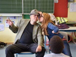Mit dem interaktiven Theaterstück "Hau ab!" will Dirk Bayer Kindern dabei helfen, sich gegen sexuellen Missbrauch zu wehren. Weil Bayer derzeit nicht auftreten kann, hat er ein Handpuppen-Video zum Thema für die Corona-Bühne aufgenommen. Foto: privat
