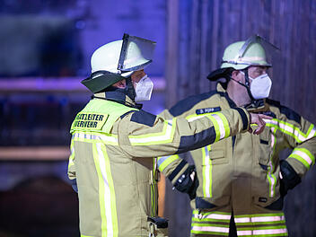 Wohngebäude steht in Vollbrand