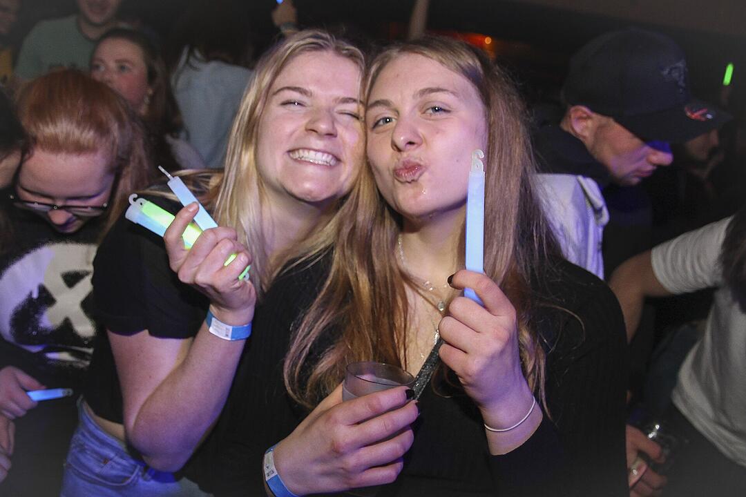 Die Partyband "Power" heizte ordentlich ein.