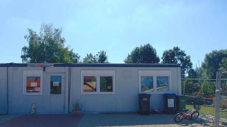 In Container sind die Kita-Kinder in Rüsselbach derzeit untergebracht. Da der Bau wohl nicht rechtzeitig bis  September 2019 fertig wird, muss ein weiterer Container aufgebaut werden. Foto: Petra Malbrich