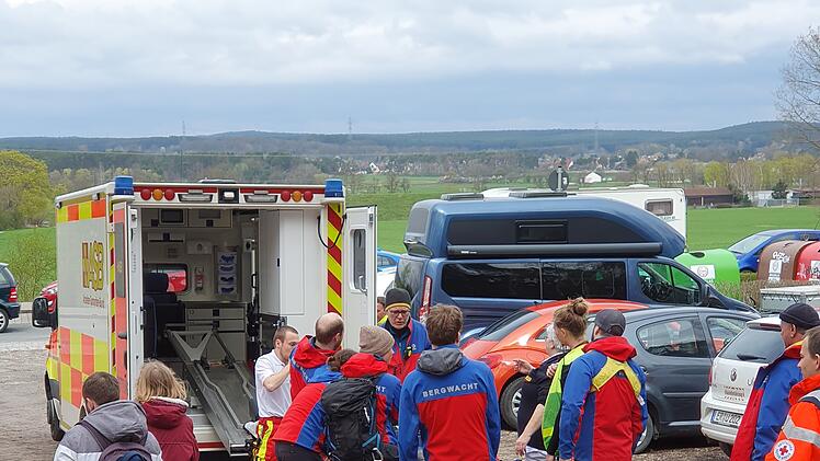 Bubenreuth: Frau verletzt sich im Wald an Fu&szlig; - und wird mit Gebirgs-Trage gerettet