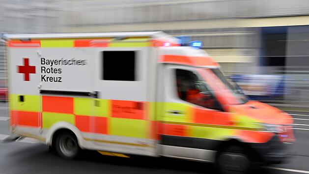 Unfall an Kreuzung in Schwarzach: Zwei Verletzte nach Zusammensto&szlig;