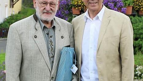 Der Jubilar Viktor Lesny (links) liebt die Menschen, das Essen und die Landschaft des Kulmbacher Landes. Foto: Klaus-Peter Wulf
