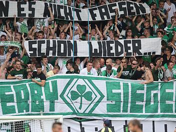 Im Sportpark Ronhof von Greuther Fürth ist es Gästefans verboten, in den Stehblock der Heimfans zu gehen. Foto: dpa/Archiv