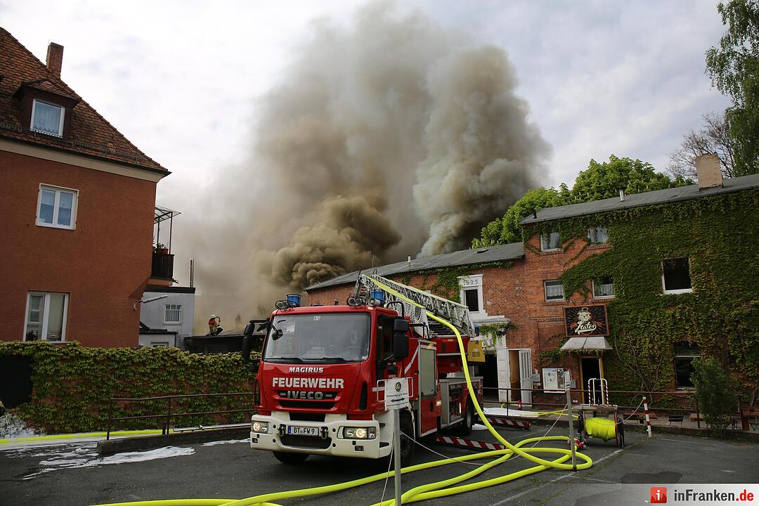 Bayreuther Disco “Rosenau“ brennt – Stadt löst Katastrophenalarm aus