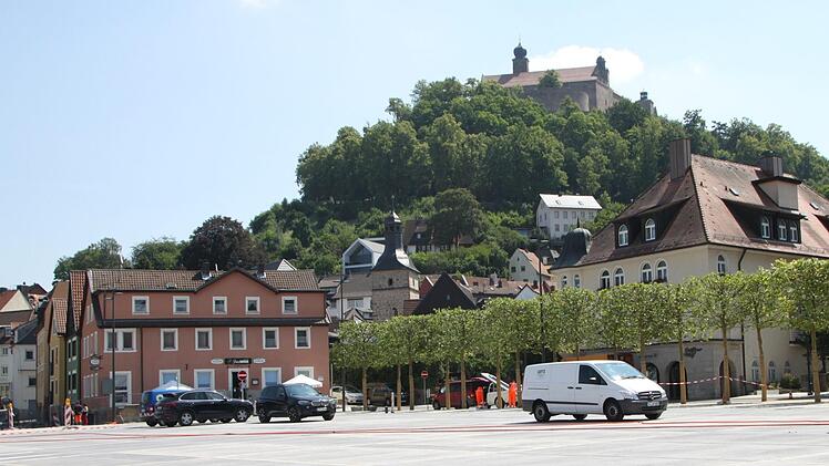 Wie der Zentralparkplatz künftig genannt  wird? Der Stadtrat wird darüber  in seiner Sitzung am 21. Juni entscheiden. Fotos: Alexander Hartmann