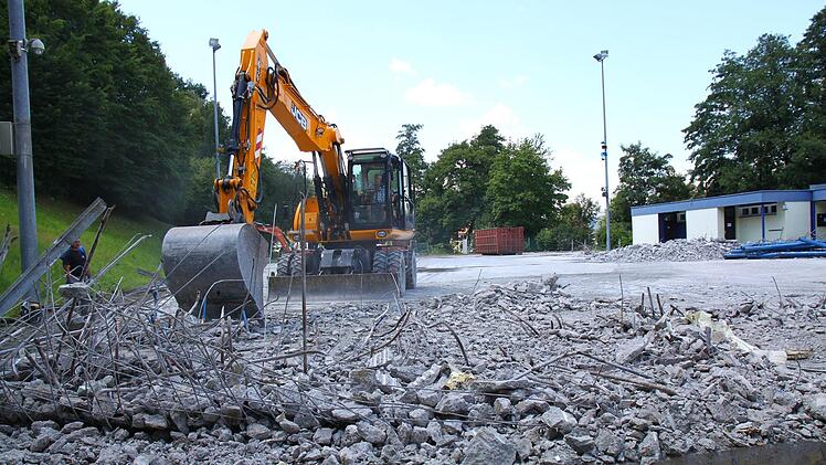 Die Eisbahn wird saniert. Foto: Jürgen Gärtner