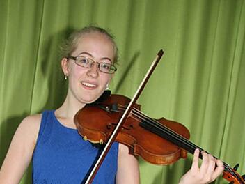 Felicitas Baumann ist eine begnadete Geigerin. Fotos: Sonja Adam + privat