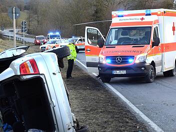 Über 24 000 freiwillige Stunden leisteten Ehrenamtliche im vergangenen Jahr beim Roten Kreuz alleine in Bad Kissingen. Mit dabei waren sie auch unter anderem beim schweren Verkehrsunfall letzte Woche zwischen Aschach und Bad Bocklet, der einen Toten und drei Verletzte forderte. Foto: Peter Rauch