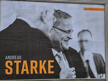 Auf Andreas Starkes Plakat für die OB-Wahl 2020 ist weder das Logo noch die Farbe der SPD zu sehen... Foto: Ronald Rinklef