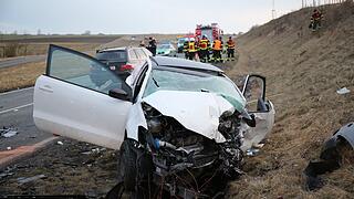 Frau stirbt nach Frontalcrash im Landkreis Bayreuth Frau stirbt nach Frontalcrash im Landkreis Bayreuth