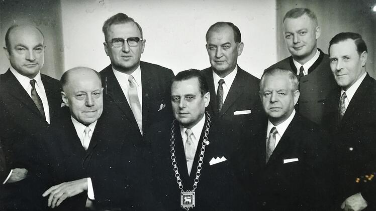 Vor 50 Jahren: Der Innungsvorstand von 1970 mit den Metzgermeistern (hinten von links) Ludwig Krebs (von links), Josef Körner, Georg Uhl, Ernst Körblein sowie (vorne von links) Karl Brunner, Innungsmeister Franz Weingärtner, Karl Faber und Ludwig Reuß. Foto: Archiv Metzgerinnung