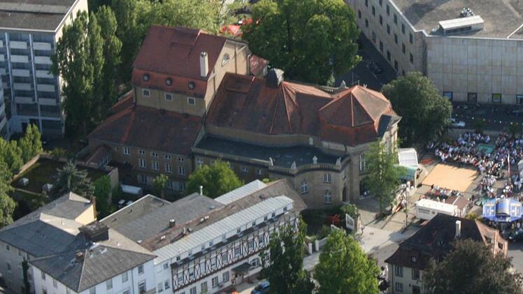Das Kurtheater aus der Luft. Foto: Edgar Bartl