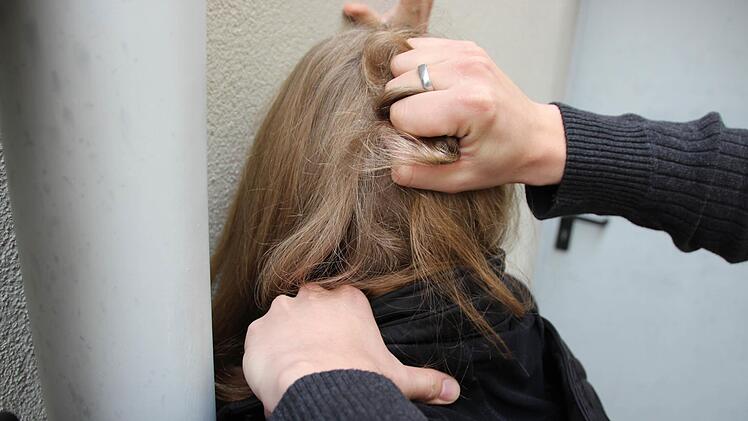 Glimpflich kam ein ein 25-jähriger Lichtenfelser am Mittwoch davon: Das Amtsgericht ließ den Vorwurf des Raubes fallen. Symbolbild: Benedikt Borst