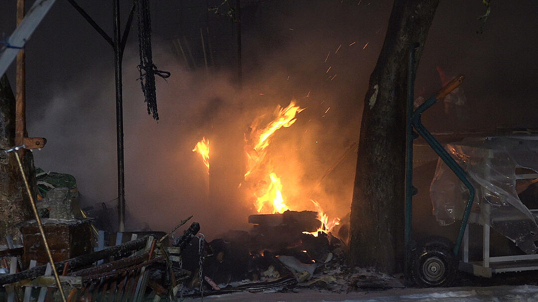 Tragödie in Mittelfranken: 56-Jähriger und seine zwei Hunde sterben bei Feuer in Gartenlaube
