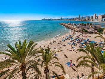 Der Aufbau der Infrastruktur f&uuml;r den Tourismus-Boom in beliebten spanischen Badeorten wie Benidorm basierte auch auf historischen, dunklen Netzwerken.