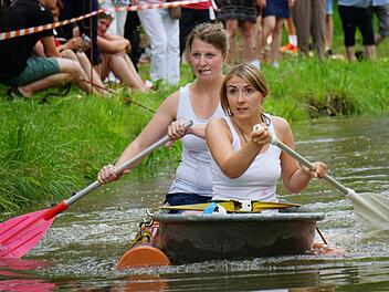 Die "Tratsch-Tanten" Linda Toni und Beatrice Fromm zeigten Einsatz und Konzentration und landeten auf Platz 3. Fotos: Peter Liebermann