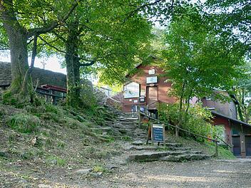 Die Gemeinde Hofbieber wird ab 1. April Betreiberin der Milseburgh&uuml;tte. Bereits seit 2006 ist sie schon Eigent&uuml;mer des Gipfel-Gel&auml;ndes.  Foto: Sonja Demmler