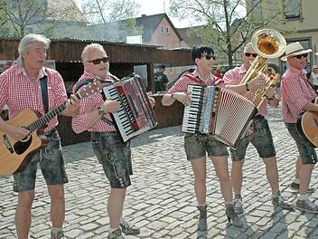 Die "Albertos" aus Wohnau sorgen beim Genussfestival rund ums heimische Bier am Samstag, 27. April, vor und in der Stadthalle Königsberg für die musikalische Stimmung.  Foto: Moni Göhr