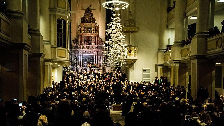 Impressionen vom weihnachtlichen Konzert des Gymnasiums Albertinum in der Coburger MorizkircheFoto: Jochen Berger