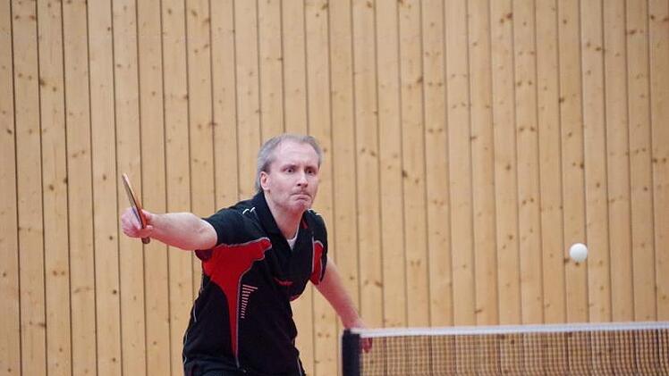 Beim 9:2-Sieg gegen Obernsees gewann Rene Haker (Bild) das Doppel mit Mario Schmidt und sein Einzel für den TTC Alexanderhütte.  Foto: H. Franz