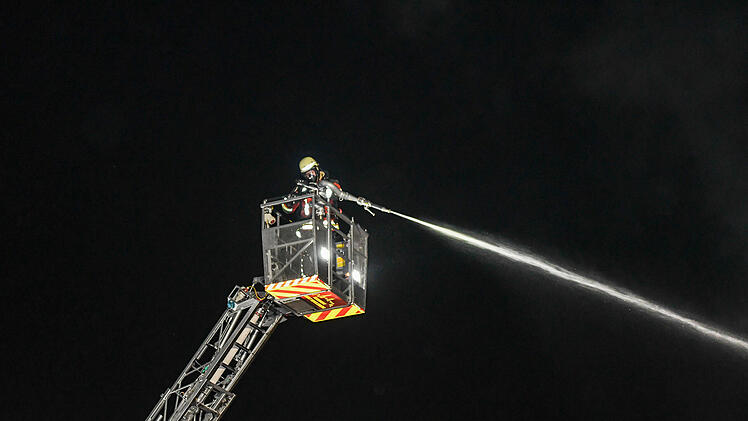 Großbrand in Lagerhalle: Hopfenlager in Flammen