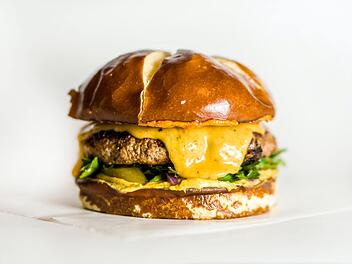 Soll nach "Menschenfleisch" schmecken: Veganer Burger erhält Kreativitätspreis