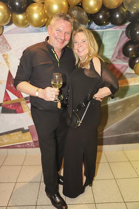 Es wurde in das Jahr 2025 gefeiert.