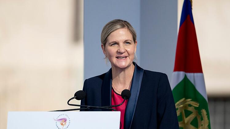 Wer ist die IOC-Pr&auml;sidentin Kirsty Coventry? Die ARD zeigt  zur sp&auml;ten Stunde das Portr&auml;t der ehemaligen Schwimmerin aus Simbabwe.