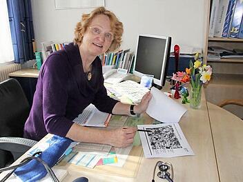 Dr. Gertrud Kuchler erläutert, wie die neue Bereitschaftsdienstgruppe für die Region aussehen könnte. Foto: Heike Beudert