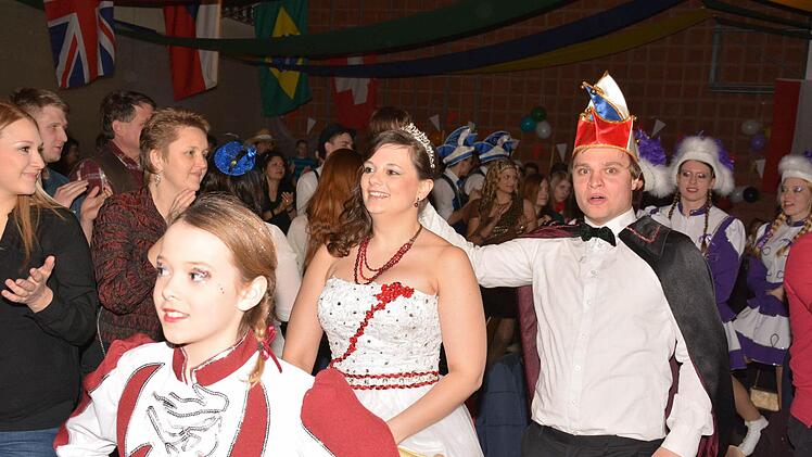 Das Prinzenpaar 2015, Prinzenpaar Lisa II. (Soutschek) und Hannes I. (Herold). Foto : Gerhard Schmidt