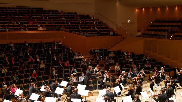 Nicht nur die Zuschauer, sondern auch die Musiker selbst mussten den Abstandsregeln gehorchen.  Foto: Swantje Vesper