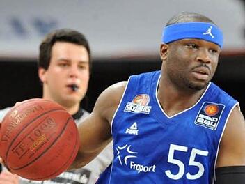 Dawan Robinson ging in der Bundesliga auch schon f&uuml;r die Skyliners Frankfurt auf Korbjagd und wird wohl am Sonntag bei seinem ersten Auftritt im Brose-Trikot auf seinen Ex-Klub treffen. Foto: Archiv