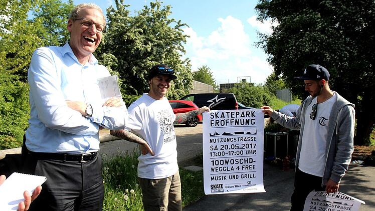 Werbung für die offizielle Eröffnungsfeier Foto: Richard Sänger