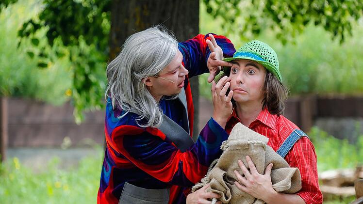 Gastregisseurin Stephanie Kuhlmann hat mit dem Stück "Der Räuber Hotzenplotz" einen rasanten Theaterspaß inszeniert. Foto: Matthias Hoch
