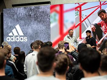 Bei der Talkrunde mit Serge Gnabry Foto: Adidas