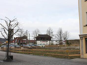 Der Platz an der Ecke Mauergasse/Kirchgasse ist freigeräumt, gebaut wird aber noch nicht. Foto: Popp