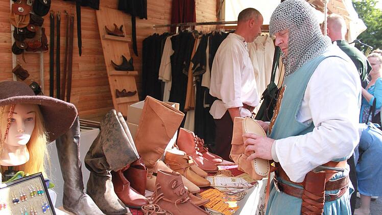 Auch der Herr Ritter braucht mal neue Schuhe.