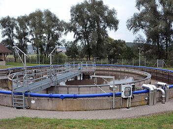2008 wurde das Klärwerk des Abwasserzweckverbandes Aschach-Saale in Betrieb genommen. In der jüngsten Verbandssitzung ging es vor allem um Reparaturen und kostensenkende Verbesserungen bzw. Umstellungen. Foto: Peter Rauch