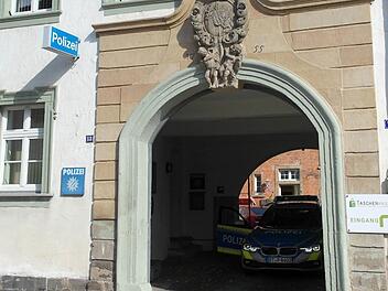 Dass bei einer Strukturreform auch die Polizeidienststelle im Grundzentrum Stadtsteinach gefährdet wäre, befürchten die Kommunen im Stadtsteinacher Land. Foto: Peter Müller