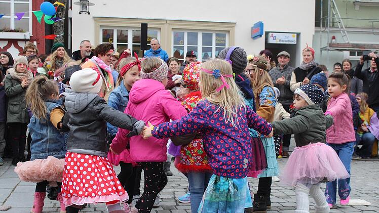 Der Spaß beim Tanzen stand den Kindern ins Gesicht geschrieben.
