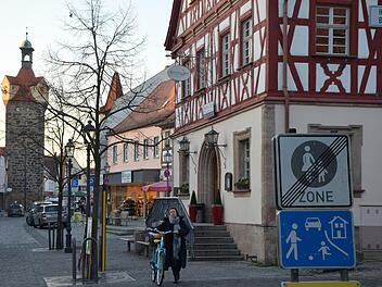 Geht es nach den Grünen, soll die Fußgängerzone bald nicht mehr am alten Rathaus enden.    Foto: Bernhard Panzer