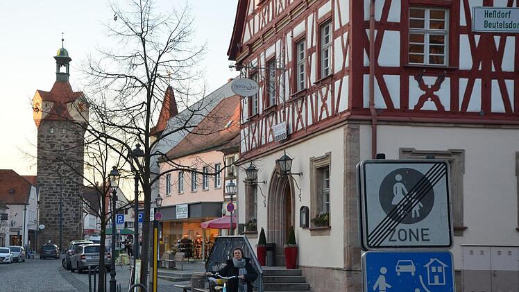 Geht es nach den Grünen, soll die Fußgängerzone bald nicht mehr am alten Rathaus enden.    Foto: Bernhard Panzer