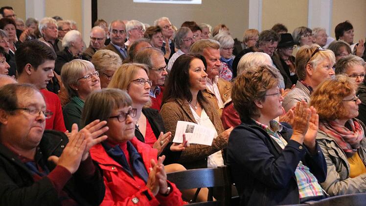 Impressionen vom Konzert des Ensembles "Blech 10" in der Coburger Morizkirche.: Reichlich Applaus gab es von den zahlreichen Zuhörern.Foto: Jochen Berger