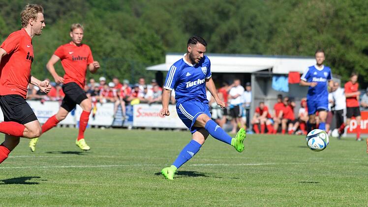 Semih Sener bringt hier schon nach neun Minuten den VfB Kulmbach mit 1:0 in Führung. Foto: Peter Mularczyk