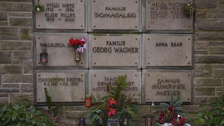 Die Friedhöfe können beispielsweise mit Urnenwänden ausgestattet werden.Archiv/EVP